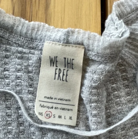 We The Free People Gray Waffle Knit Distressed Long Sleeve Blouse Size Xs - Picture 3 of 3